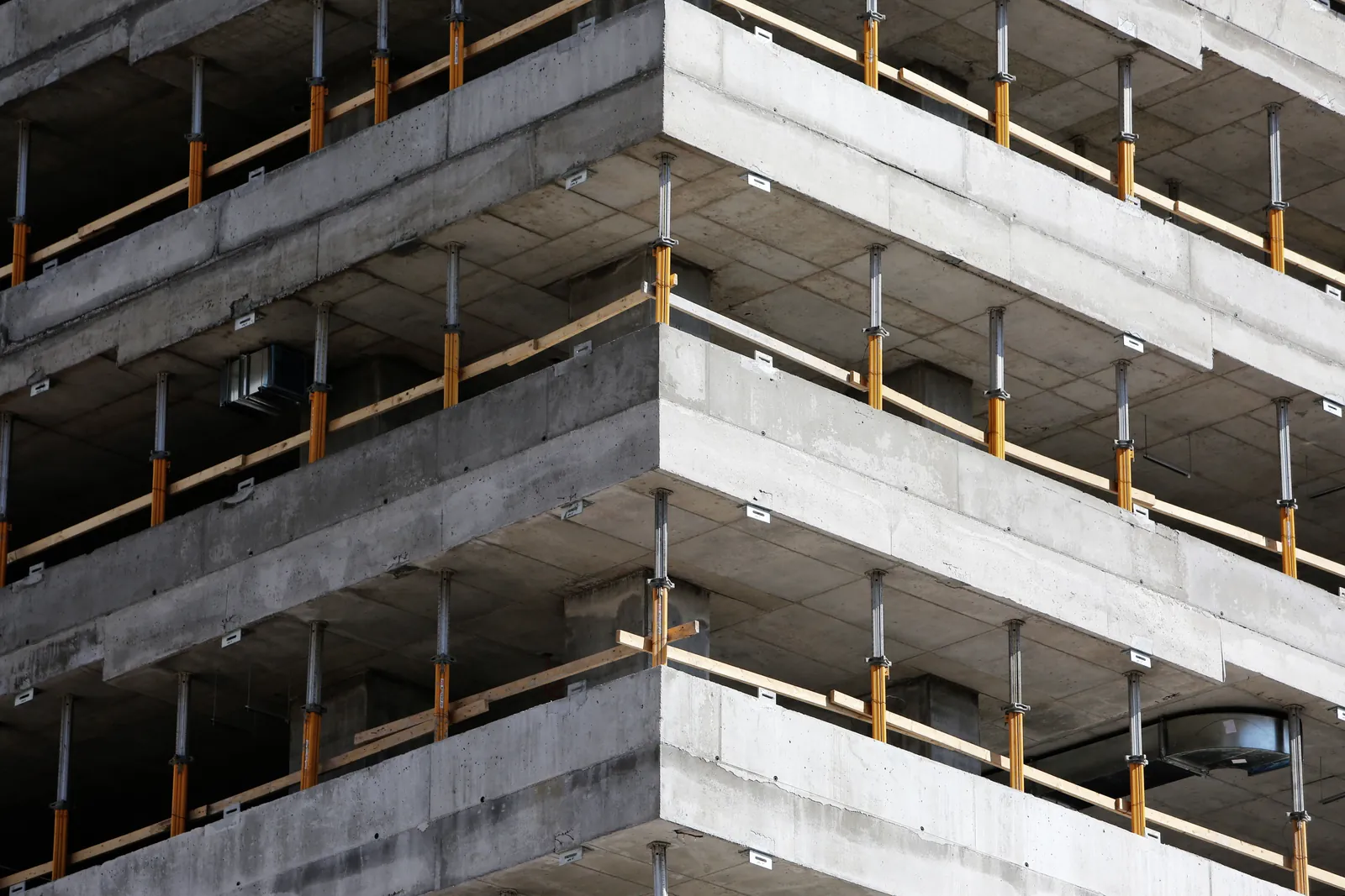 Losas de hormigón de un edificio en construcción